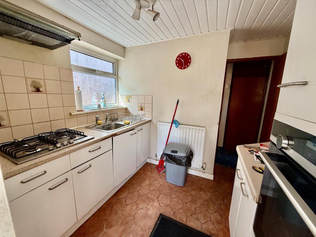 Lot: 21 - DETACHED BUNGALOW FOR REFURBISHMENT - Kitchen